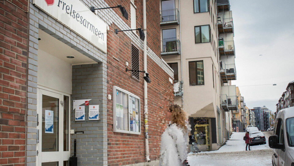 Hver måned går «Marit» til Frelsesarmeens slumstasjon i Oslo for å hente mat. I år har hun også lagt ut annonse på nettet fordi hun ikke har råd til gaver til døtrene. Hver måned går «Marit» til Frelsesarmeens slumstasjon i Oslo for å hente mat. I år har hun også lagt ut annonse på nettet fordi hun ikke har råd til gaver til døtrene.