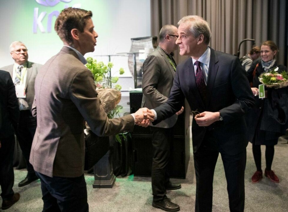 VERDIDEBATT: KrFs leder Knut Arild Hareide og Aps leder Jonas Gahr Støre etter debatten «Religion, politikk, frivillighet» arrangert av KNIF i april. FOTO: HÅKON MOSVOLD LARSEN/NTB SCANPIX
