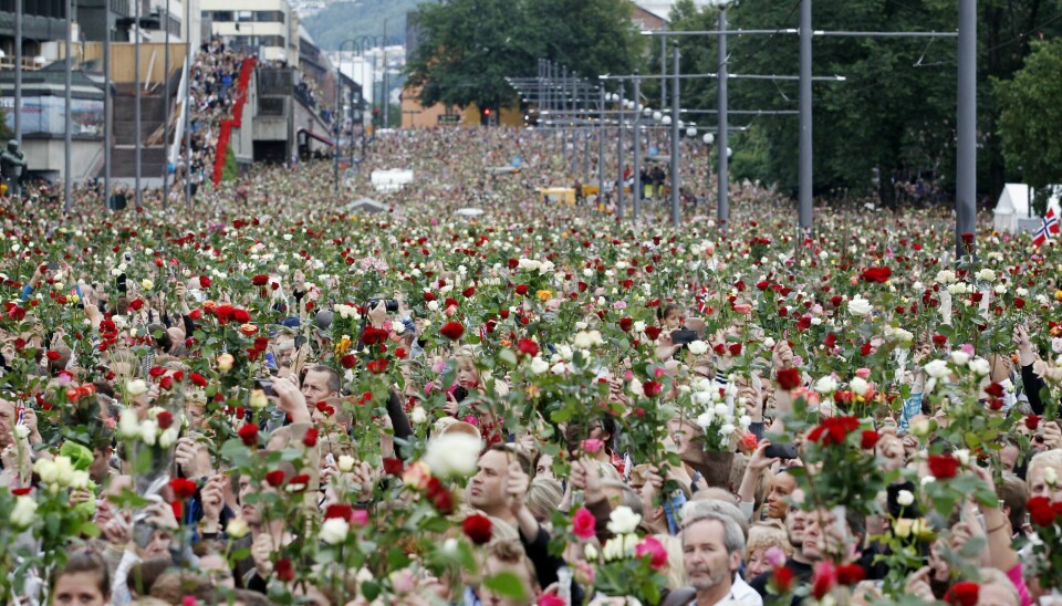 Det holder verken med fritidsklubber eller rosetog for å bekjempe de mest innbitte fiendene av demokratiet. Men det er mye vi kan gjøre i kampen mot ekstremismen, skriver Hadia Tajik. Det holder verken med fritidsklubber eller rosetog for å bekjempe de mest innbitte fiendene av demokratiet. Men det er mye vi kan gjøre i kampen mot ekstremismen, skriver Hadia Tajik.
