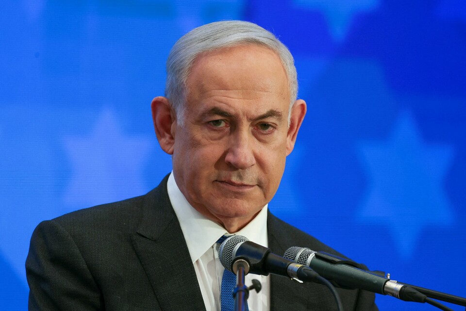 Statsminister Benjamin Netanyahu spiller svært høyt, skriver Lars West Johnsen. Statsminister Benjamin Netanyahu spiller svært høyt, skriver Lars West Johnsen.