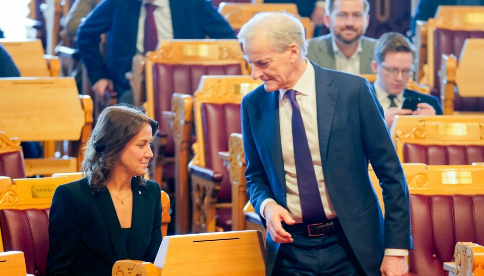 Med ett var Brennas habilitetssak grovere enn Solbergs, skriver politisk redaktør. Her statsråd Tonje Brenna og statsminister Jonas Gahr Støre i stortingssalen i forbindelse med behandlingen av habilitetssakene. .