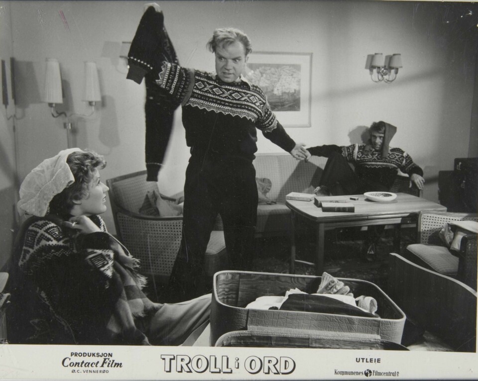 Fra filmen 'Troll i Ord' fra 1954 - alle strikkegenserne i filmen var designet av Unn Søiland Dale og levert av Lillunn Sport A/S. Inger Marie Andersen er iført genseren 'Geilo' mens Henki Kolstad og Marius Eriksen har på seg 'Marius'-gensere. Skuespillerne skiftet strikkegensere i hver scene - et tidlig eksempel på produktplassering og fantastisk reklame for Søiland Sale.