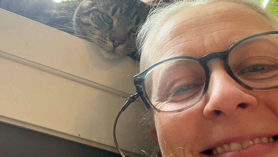 Camilla Hasle Myhrvold her sammen med katten sin Bobby. De fikk kun glede av han i fem måneder. Camilla Hasle Myhrvold