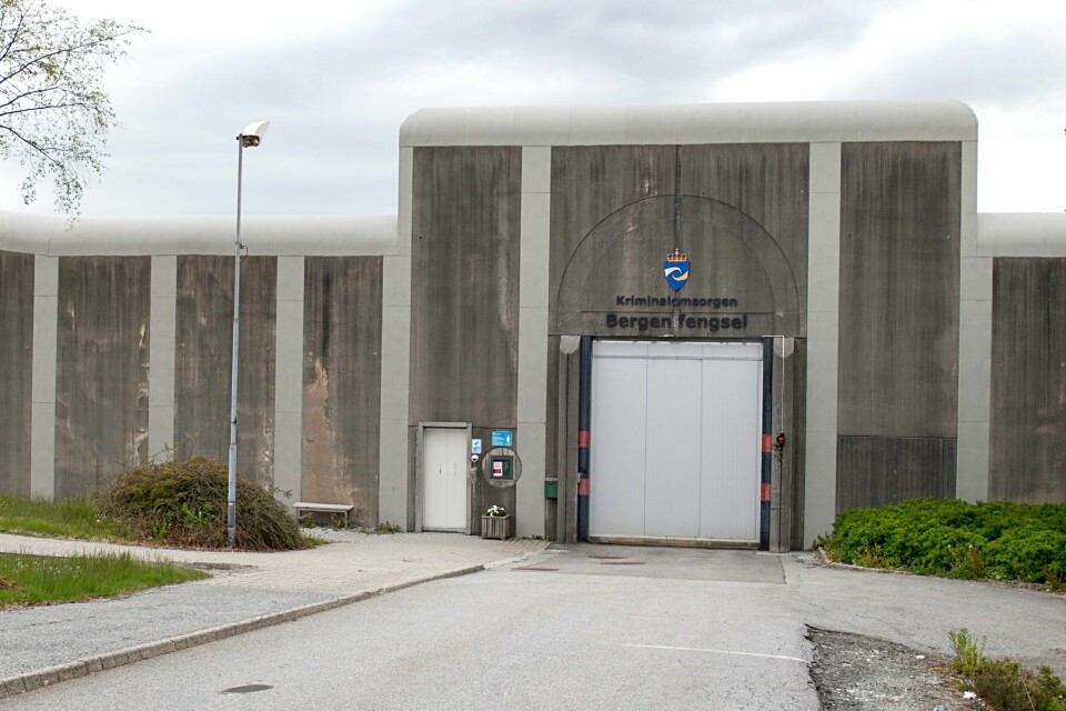 Staten anker dommen fra Borgarting lagmannsrett, der staten ble dømt for brudd på menneskerettighetene til tre tidligere innsatte i forbindelse med nakenvisitasjon, inn for Høyesterett. Staten anker dommen fra Borgarting lagmannsrett, der staten ble dømt for brudd på menneskerettighetene til tre tidligere innsatte i forbindelse med nakenvisitasjon, inn for Høyesterett.Foto: Marit Hommedal / NTB