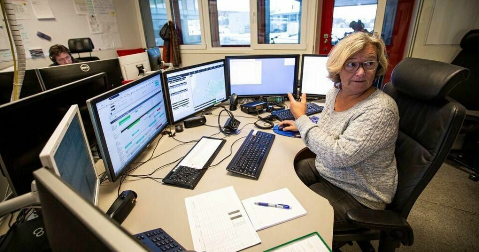 Siv Nordmo og kollega Kjell Nilsen, begge NTL-ere ansatt ved Flykoordineringssentralen (FKS) på Universitetssykehuset Nord-Norge (UNN), dirigerer landets ni ambulansefly dit det er størst behov for dem. De liker ikke at Avinor har kuttet i beredskapen på flere flyplasser i sommerhalvåret.