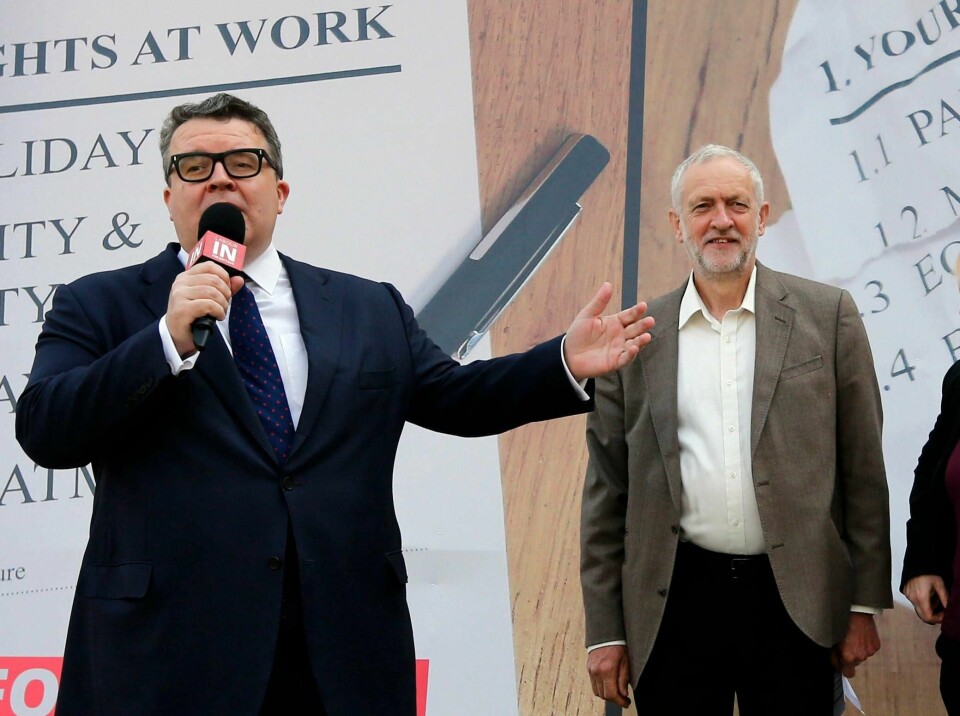 Som nestleder har Tom Watson kommet med kraftig kritikk av partileder Jeremy Corbyn, men han sier grunnen til at han trekker seg nå, er personlig, ikke politisk.