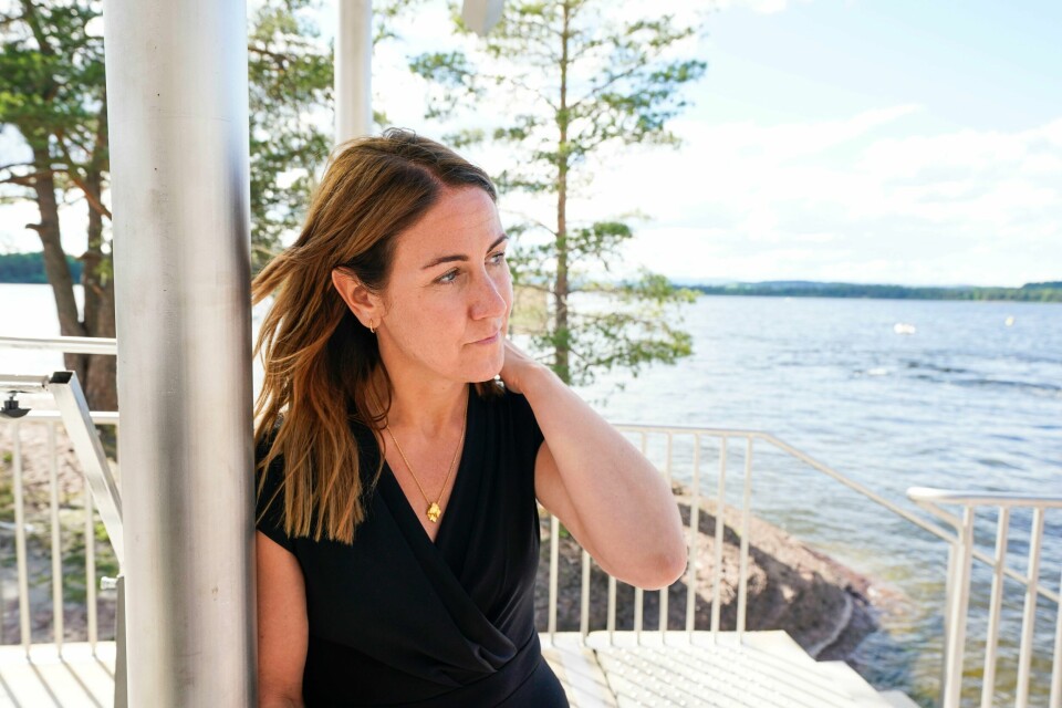 12 år etter det grusomme terrorangrepet på Utøya sitter flere av de som var der på Stortinget og i regjering. Tonje Brenna er i dag kunnskapsminister og nestleder i Arbeiderpartiet. Hønefoss 20220618. Kunnskapsminister Tonje Brenna (Ap) etter åpningen av minnesmerke .Regjeringen åpner det nasjonale minnestedet etter terroren i regjeringskvartalet og på Utøya. Kronprins Haakon, statsminister Jonas Gahr Støre og ordføreren i Hole kommune Syver Leivestad deltar på åpningen. Overlevende, etterlatte, frivillige, hjelpemannskaper og andre deltar også.Foto: Lise Åserud / NTB