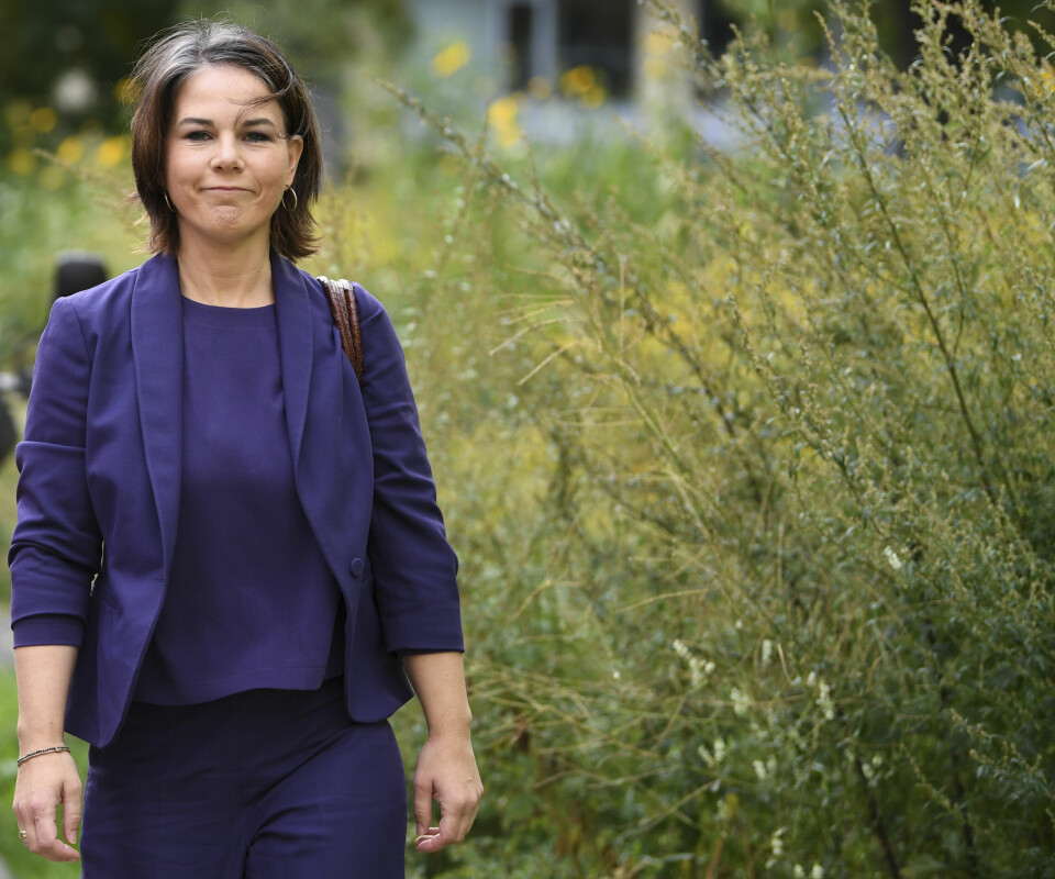 De grønnes Annalena Baerbock ankommer et ledermøte i partiet mandag. De grønne får etter alle solemerker en avgjørende rolle når en ny tysk regjering skal på plass. De grønnes Annalena Baerbock ankommer et ledermøte i partiet mandag. De grønne får etter alle solemerker en avgjørende rolle når en ny tysk regjering skal på plass.