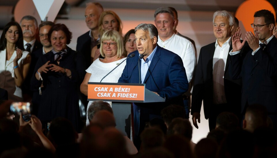 Ungarns statsminister Viktor Orban møter pressen mandag morgen etter EU-valget. Ungarns statsminister Viktor Orban møter pressen mandag morgen etter EU-valget. Foto: Denes Erdos / AP / NTB