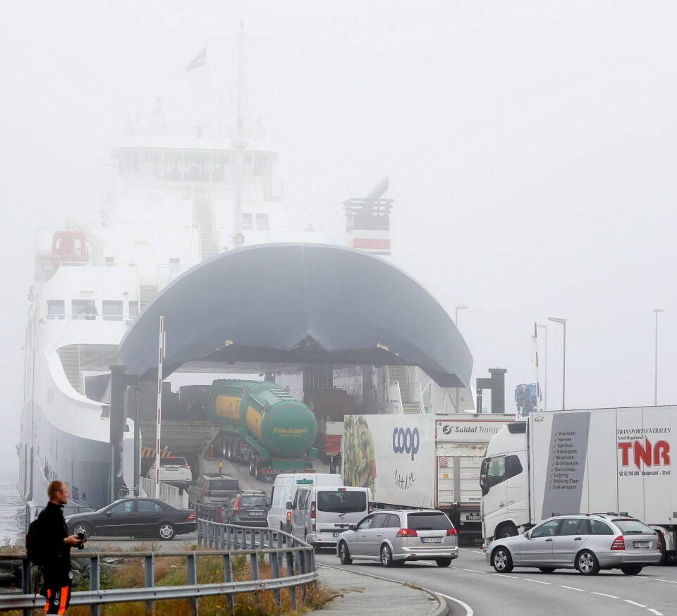I dag fraktes reisende over Boknafjorden i Rogaland i ferje. Men prosjektet Rogfast innebærer kryssing av Boknafjorden og Kvitsøyfjorden med en 26,7 kilometer lang undersjøisk tunnel.