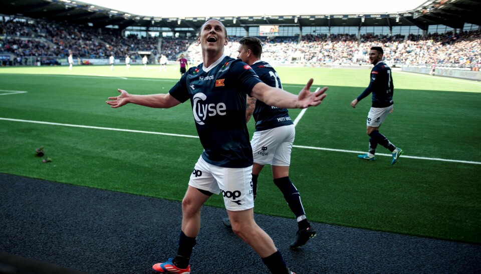 Tommy Høiland pisker opp stemningen i kjent stil etter scoring mot Sandnes Ulf. FOTO: CARINA JOHANSEN, NTB scanpix