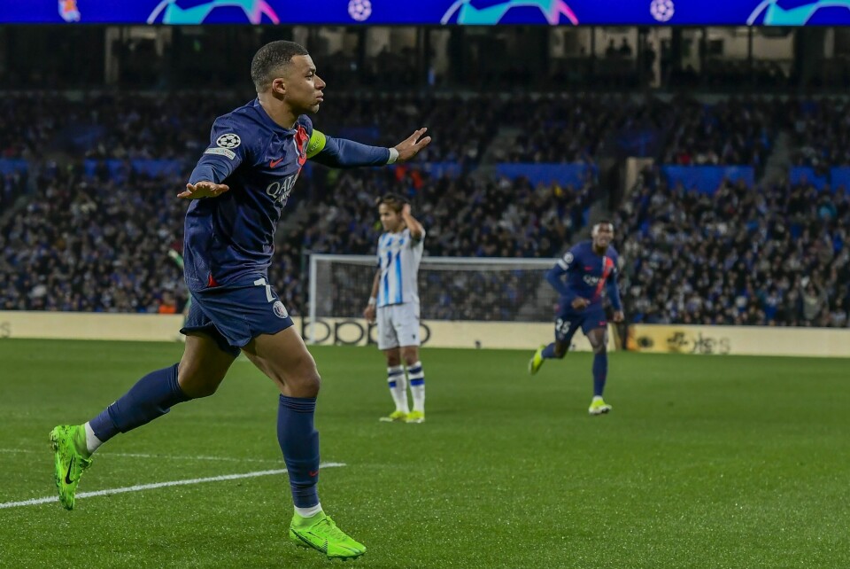 Kylian Mbappé jubler etter å ha scoret ledermålet i Paris Saint-Germains bortekamp mot Real Sociedad. Kylian Mbappé jubler etter å ha scoret ledermålet i Paris Saint-Germains bortekamp mot Real Sociedad. Foto: Alvaro Barrientos, AP / NTB