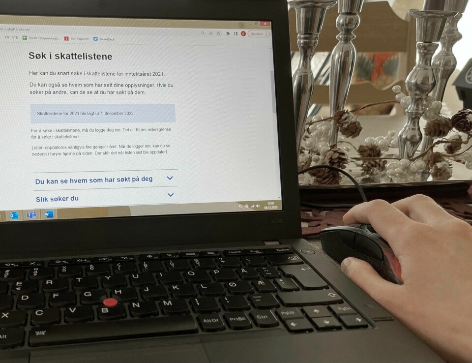 Du kan søke i skattelistene, men husk at de du søker på kan se dette, samt at du kan se hvem som har søkt opp deg Nå kan du søke i skattelistene, men husk at de du søker på kan se dette, samt at du kan se hvem som har søkt opp deg.