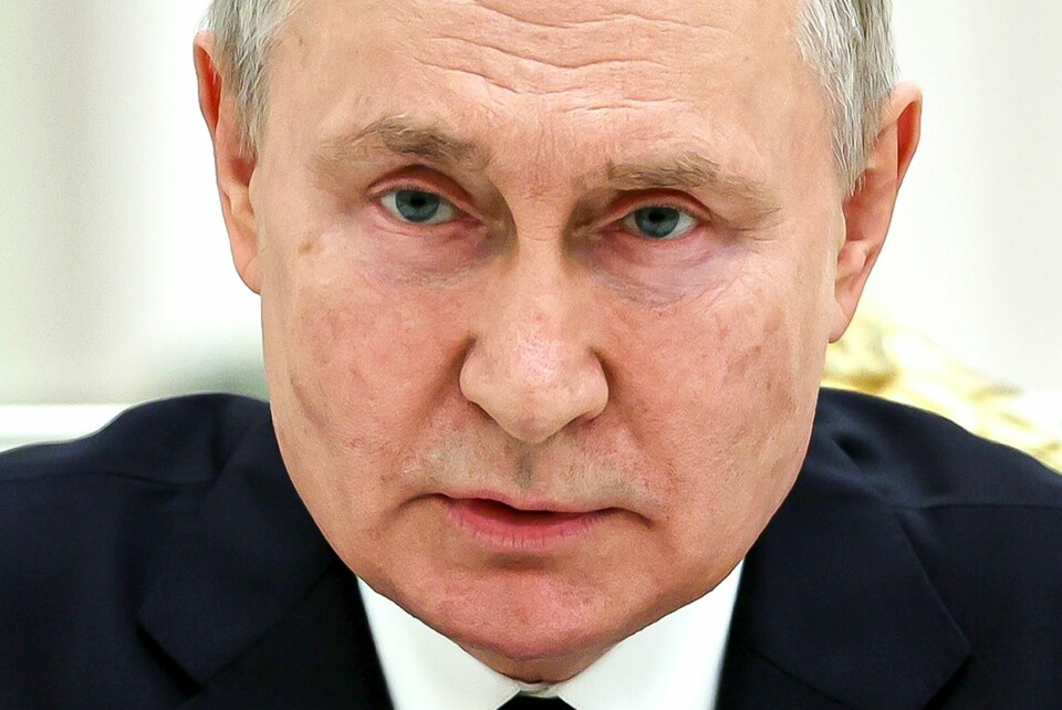 Vladimir Putin ble gjenvalgt med over 87 prosent av stemmene i det russiske presidentvalget. FILE – Russian President Vladimir Putin meets with servicemen at the Kremlin in Moscow, Russia, on Tuesday, June 27, 2023. Putin is poised to sweep to another six-year term in the March 15-17 presidential election, relying on his rigid control of Russia established during his 24 years in power — the longest Kremlin tenure since Soviet leader Josef Stalin. (Mikhail Tereshchenko, Sputnik, Kremlin Pool Photo via AP, File)