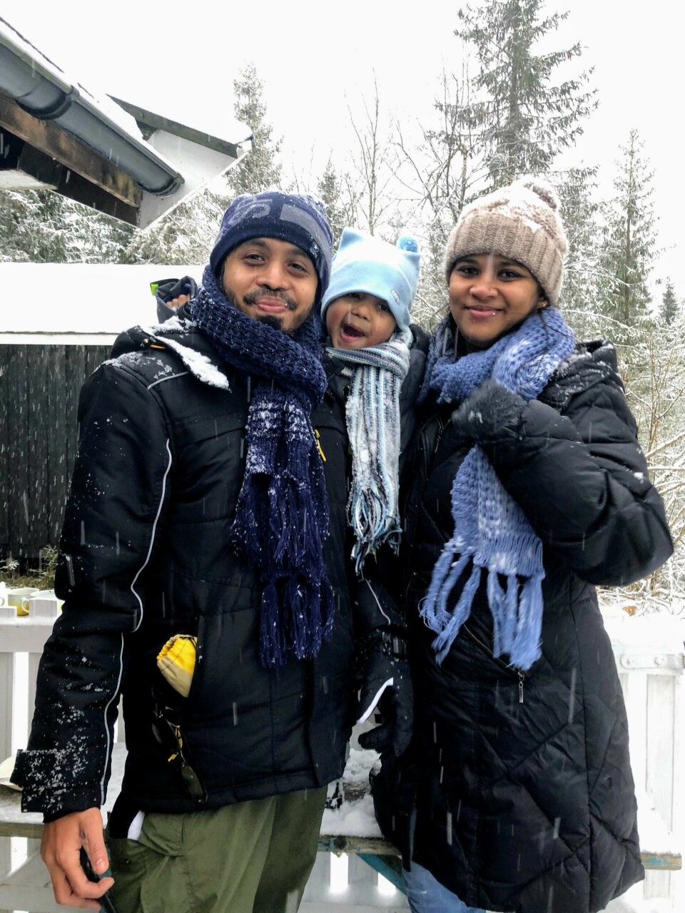 Familien samlet på Hildes hytte. Fra venstre: Mehmood Hasan, Sayhan Zaeem og Ishrat Jahan. Familien samlet på Hildes hytte. Fra venstre: Mehmood Hasan, Sayhan Zaeem og Ishrat Jahan.