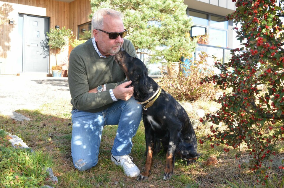 To veterinærer måtte til på Fredrikstad dyrehospital for å fastslå at Tom Erik Øygards hund hadde urinveisinfeksjon. Det ble kostbart. Tom Erik Øygard
