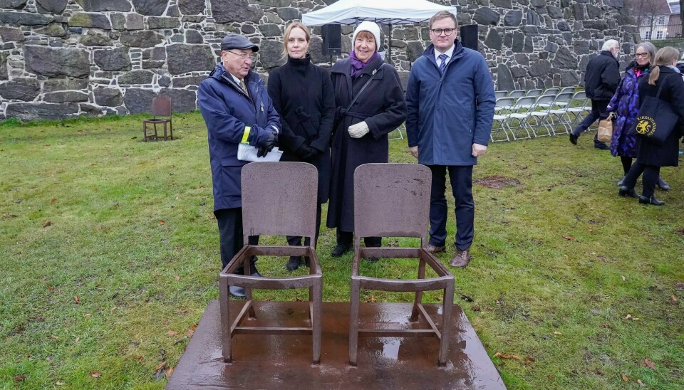 F.v. forstander Ervin Kohn i Det mosaiske trossamfunn, riksantikvar Hanna Geiran, ordfører Marianne Borgen og statssekretær Alexander Øren Heen fra Klima- og miljødepartementet. Torsdag deltok de på Riksantikvarens fredningsmarkering av minnesmerket «Et sted for erindring» på Akerhuskaia. Monumentet er til minne om de 773 norske jødene som ble deportert under krigen. F.v. forstander Ervin Kohn i Det mosaiske trossamfunn, riksantikvar Hanna Geiran, ordfører Marianne Borgen og statssekretær Alexander Øren Heen fra Klima- og miljødepartementet. Torsdag deltok de på Riksantikvarens fredningsmarkering av minnesmerket «Et sted for erindring» på Akerhuskaia. Monumentet er til minne om de 773 norske jødene som ble deportert under krigen.Foto: Terje Bendiksby / NTB