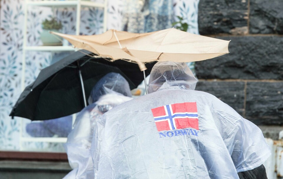Ved gule farevarsel er det avgrenset hvor mye kommuner og lokale myndigheter kan varsle. Men innen utgangen av året har DSB fått i oppdrag å opprette en mobilbasert varslingstjeneste. Illustrasjonsfoto: Marit Hommedal / NTB Ved gule farevarsel er det avgrenset hvor mye kommuner og lokale myndigheter kan varsle. Men innen utgangen av året har DSB fått i oppdrag å opprette en mobilbasert varslingstjeneste. Illustrasjonsfoto: Marit Hommedal / NTB