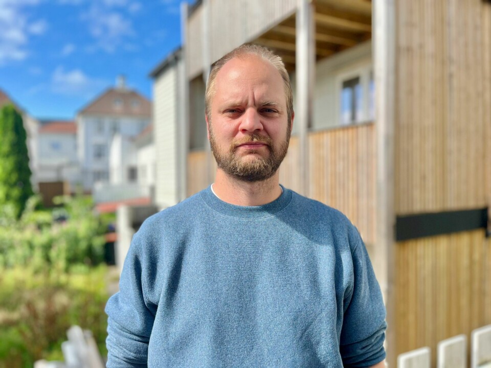 - Det sitter alltid noen genier i kommentarfeltene og forteller at det finnes gode muligheter for å gjøre dette billig. Og , jo, det er mulig å bruke masse tid på Finn og få gratis ting av Kirkens Bymisjon, men da må foreldrene må bruke masse tid og krefter på å spare penger når det er masse annet å bekymre seg for før skolestart, sier stortingsrepresentant Mímir Kristjánsson (R). Stortingsrepresentant Mímir Kristjánsson (R)