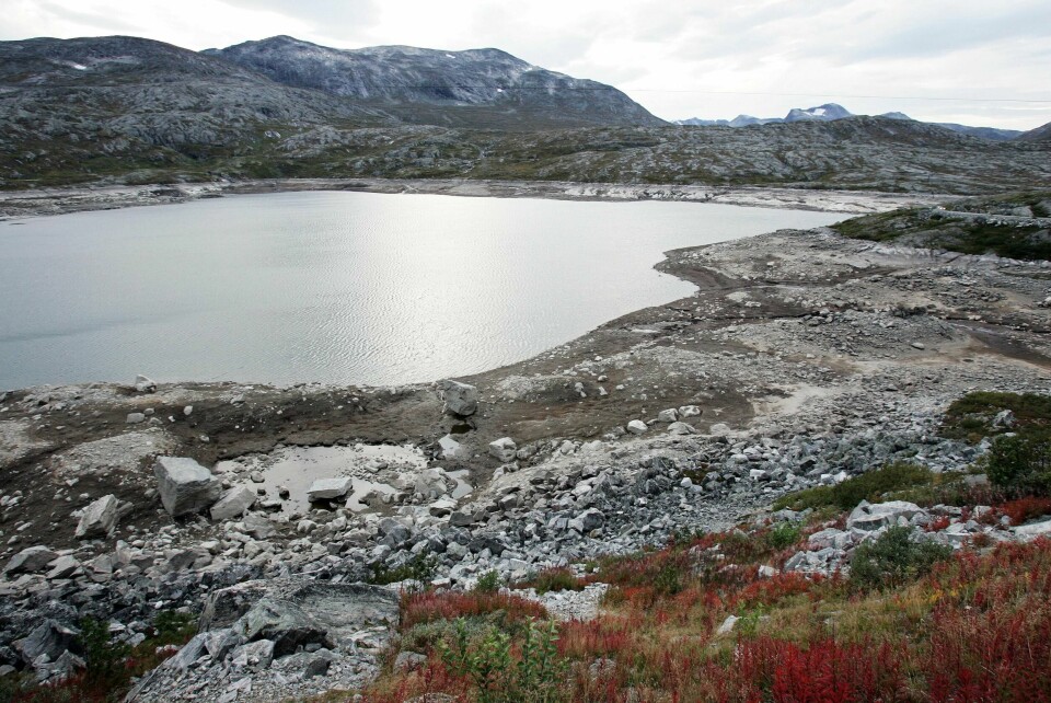 SUNNDALSØRA, 20060911: Lite vann i vannmagasinet, Osvatnet i Torbudalen ved Sunndalsøra.
Foto: Gorm Kallestad / SCANPIX
