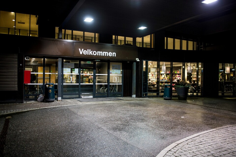 Sykepleiere reagerer på forholdene på lungeavdelingen, 4G, ved Stavanger universitetssjukehus. På grunn av økt covidsmitte, må lungepasienter dele avdeling med koronapasienter. 22 barn med RS-virus er lagt inn på Stavanger universitetssjukehus. Foto: Carina Johansen / NTB