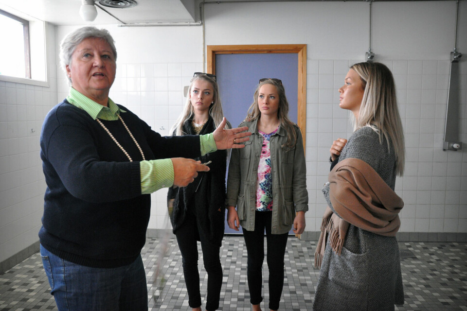 Rektor ved Høyland ungdomsskole, Rannveig Bærheim, er bekymret for elevene. Hun synes situasjonen er ille, og mener at kommunen må gjøre noe snarest mulig. Elevene Karina Haaland Pedersen, Tea Bjelde Skjelbred og Tonje Hadland fortviler over situasjonen. Rektor ved Høyland ungdomsskole, Rannveig Bærheim, er bekymret for elevene. Hun synes situasjonen er ille, og mener at kommunen må gjøre noe snarest mulig. Elevene Karina Haaland Pedersen, Tea Bjelde Skjelbred og Tonje Hadland fortviler over situasjonen.