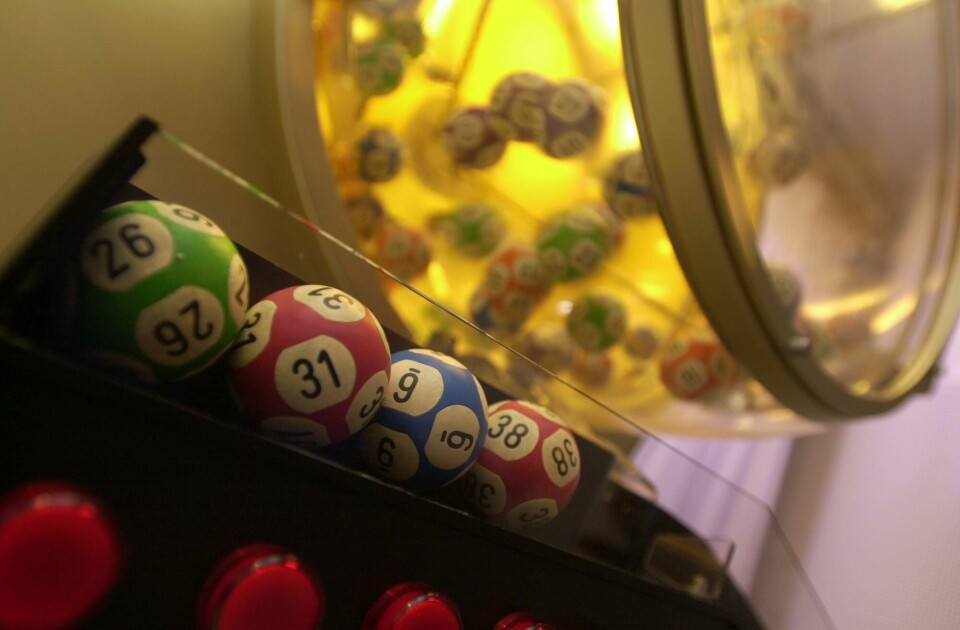 Norsk Tipping har opplevd at samme person har vunnet førstepremien i Lotto og vunnet hovedpremien i lotterispillet Nabolaget, men avviser at det har noe med vinnerlykke å gjøre. Norsk Tipping har opplevd at samme person har vunnet førstepremien i Lotto og vunnet hovedpremien i lotterispillet Nabolaget, men avviser at det har noe med vinnerlykke å gjøre.