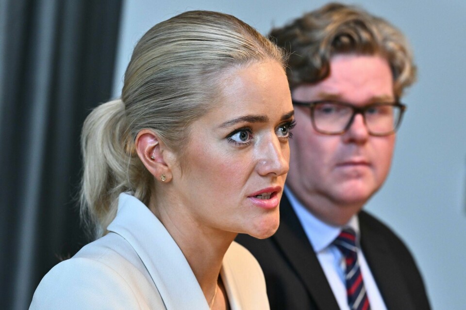 Det er alltid en fare for at alvorlige hendelser utløser et ønske om mer ekstreme virkemidler, men det kan få store og uheldige konsekvenser, skriver Thea W. Totland. Bildet viser justisminister Emilie Enger Mehl på besøk hos sin svenske kollega Gunnar Strömmer i Stockholm i slutten av september. Emilie Enger Mehl i Sverige