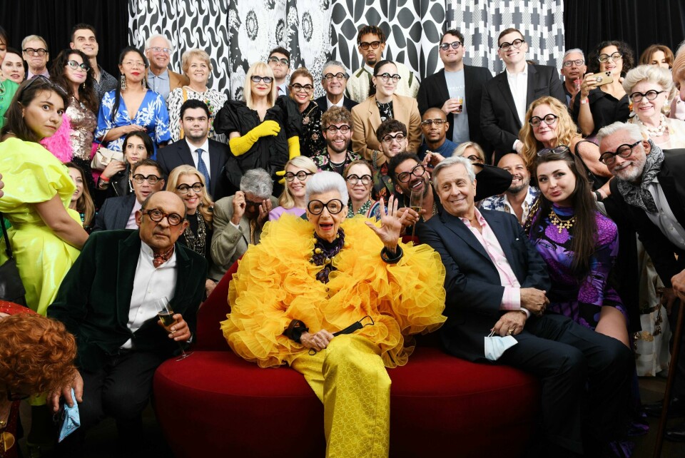 Iris Apfel feiret hundreårsdagen sammen med 100 av sine nærmeste venner i New Yorks Central Park Tower i september i fjor. Iris Apfel feiret hundreårsdagen sammen med 100 av siden nærmeste venner i New Yorks Central Park Tower den 9. september 09 i fjor.