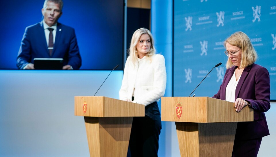 Utenriksminister Anniken Huitfeldt (t.h.), fiskeri- og havminister Bjørnar Skjæran og justis- og beredskapsminister Emilie Enger Mehl inviterte til pressekonferanse om beredskap knyttet til norske havner torsdag. Regjeringens beslutning i saken møter kritikk fra Guri Melby (V) og Ine Eriksen Søreide (H). Utenriksminister Anniken Huitfeldt (t.h.), fiskeri- og havminister Bjørnar Skjæran og justis- og beredskapsminister Emilie Enger Mehl inviterer under pressekonferansen om beredskap knyttet til norske havner.Foto: Terje Pedersen / NTB