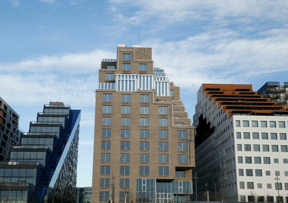 DNBs egen bruk av vaskepulver er nå blitt forsøkt dyttet over på innskyterne – som om det er der problemet ligger, skriver Elisabeth Jørgensen Singh. Bildet viser DNBs hovedkontor i Bjørvika i Oslo.