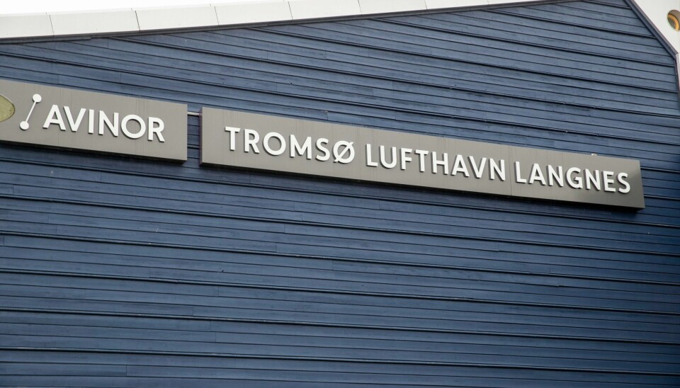 Langnes flyplass Tromsø ligger noen kilometer utenfor sentrum. Langnes flyplass Tromsø ligger noen kilometer utenfor sentrum.