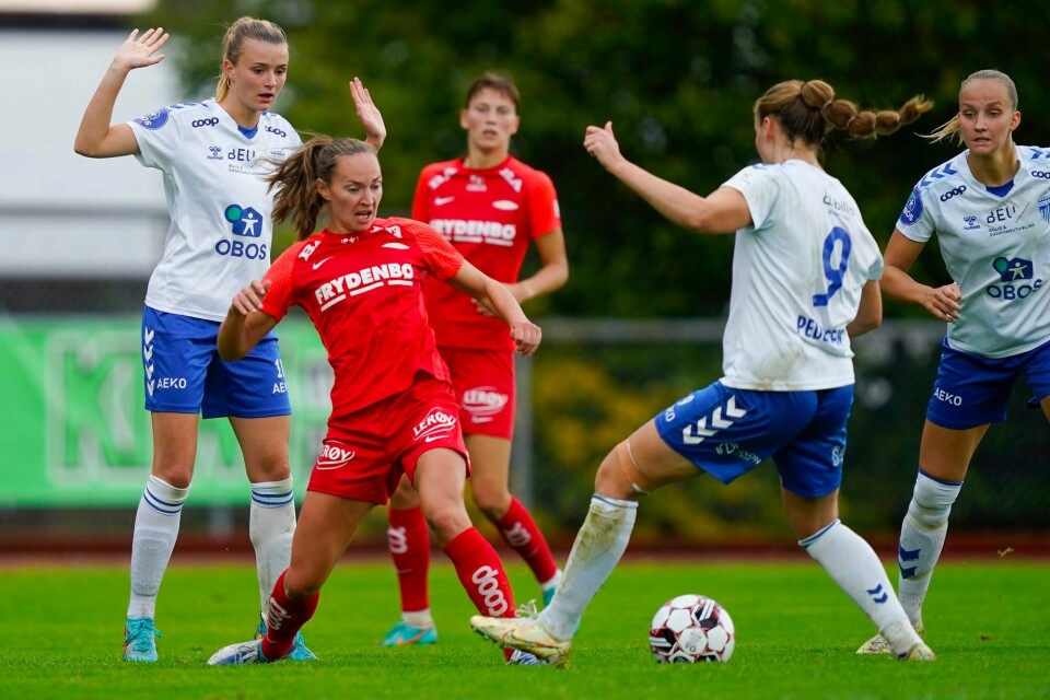 Kolbotn Fotball Kvinner er i ferd med å rykke etter ned etter snart 30 år i toppdivisjonen. Det er NFFs serieoppsett sin skyld. På bildet taper Kolbotn mot Brann. Kolbotn Fotball Kvinner er i ferd med å rykke etter ned etter snart 30 år i toppdivisjonen. Det er NFFs serieoppsett sin skyld.