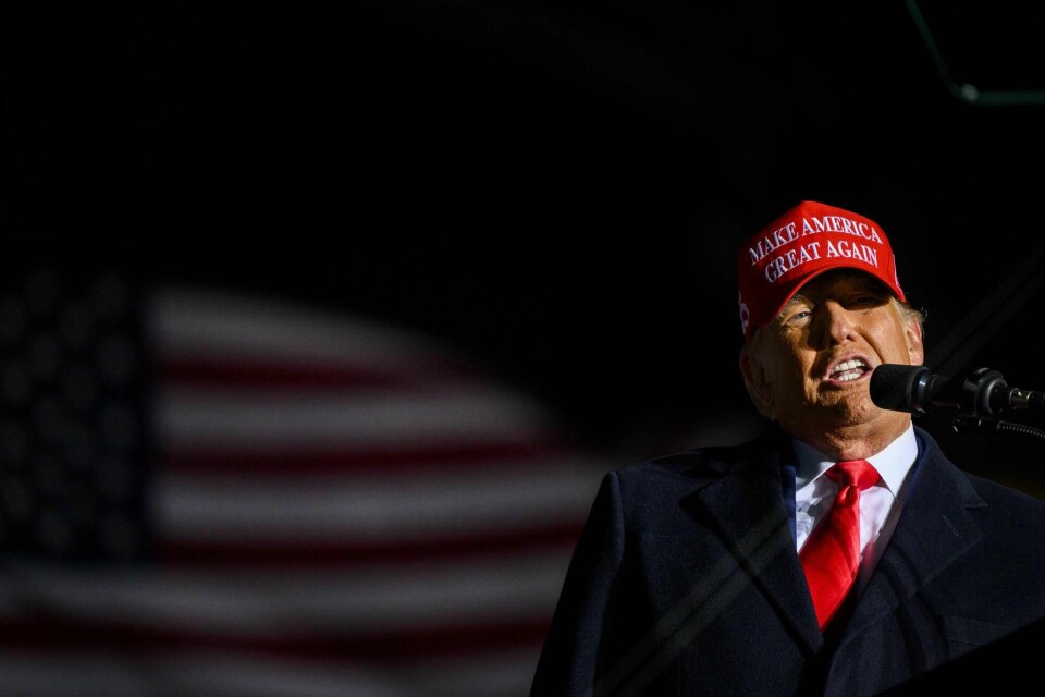 President Donald Trump har deltatt på valgmøter, men har så langt ikke helt tydelig erklært sitt kandidatur for neste presidentvalg. President Donald Trump har deltatt på valgmøter, men har så langt ikke helt tydelig erklært sitt kandidatur for neste presidentvalg.