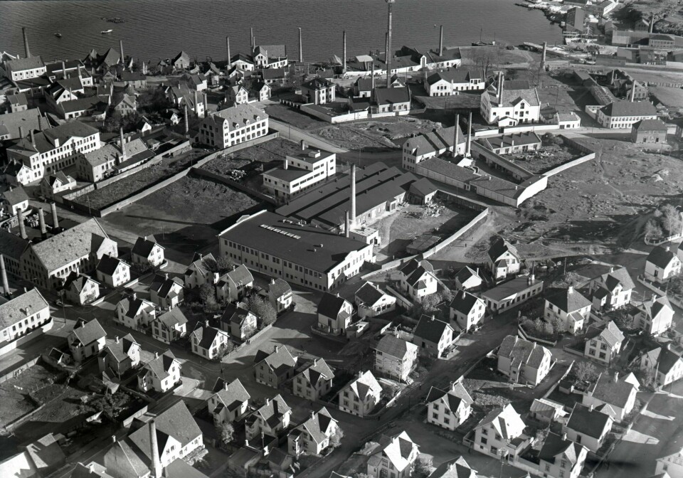 Hetlandsmarken på Storhaug sett mot sørøst. Midt i bildet Vestlandske Gummivarefabrikk, Tinnfabrikken.Fra høyre Nymansveien, Erfjordgata, Johannesgata, Haugesundsgata, Ryfylkegata, Lervigsveien, Lervig, Rennesøygata, Siriskjeret, Kvitsøygata, Avaldsnesgata. Tinnfabrikken