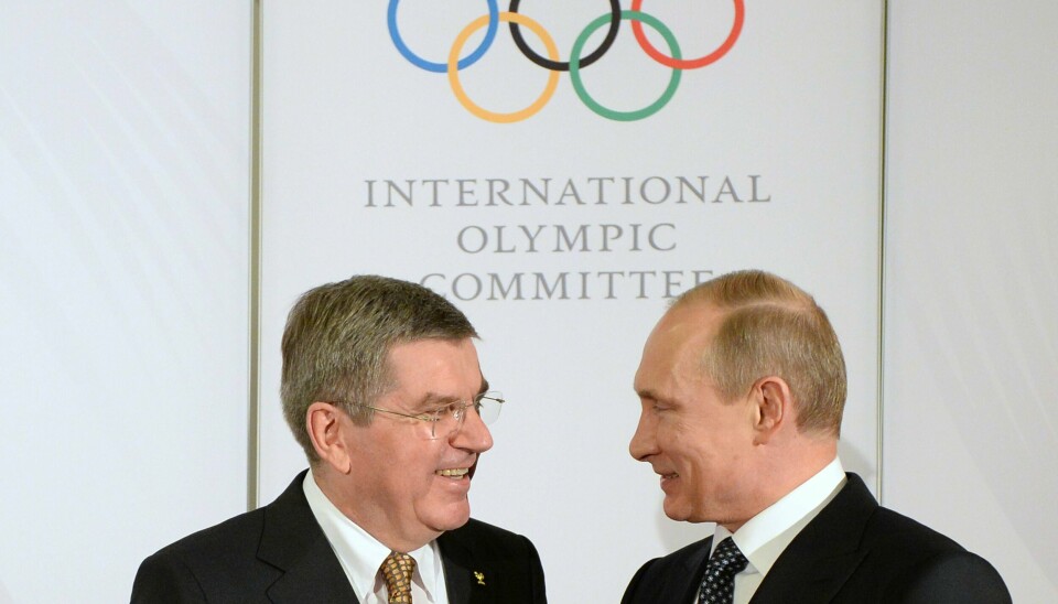 IOC-president Thomas Bach (t.v.) sammen med Vladimir Putin før sistnevnte invaderte nabolandet. Bach mener russiske idretsutøvere ikke kan lastes. IOC-president Thomas Bach (t.v.) sammen med Vladimir Putin før sistnevnte invaderte nabolandet. Bach mener russiske idretsutøvere ikke kan lastes.