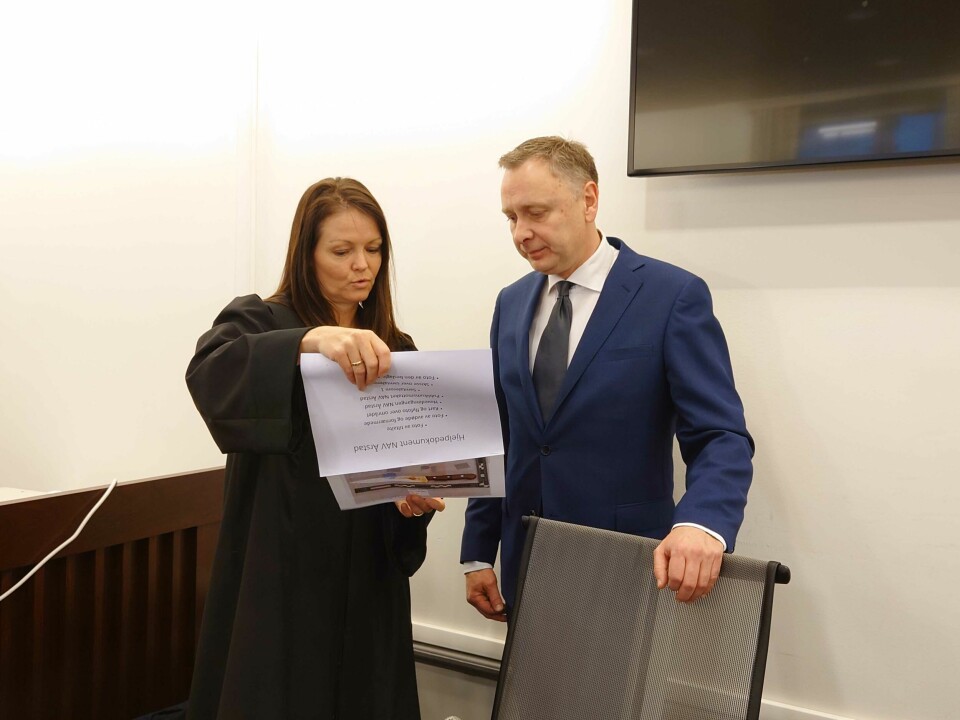 Statsadvokat May Britt Erstad og forsvarer Morten Grimstad på rettssakens første dag. Statsadvokat May Britt Erstad og forsvarer Morten Grimstad, nav-drapet