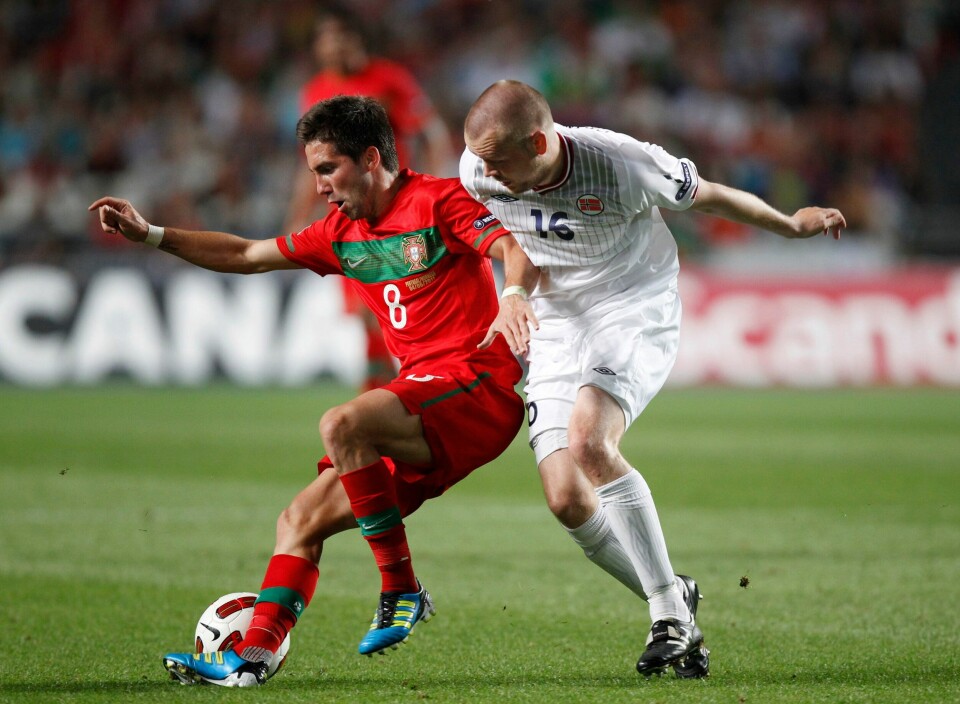 João Moutinho (t.v.) i aksjon for Portugal mot Norge i 2010. Her er han i en duell med Christian Grindheim. Foto: Erlend Aas / NTB João Moutinho (t.v.) i aksjon for Portugal mot Norge i 2010. Her er han i en duell med Christian Grindheim. Foto: Erlend Aas / NTB