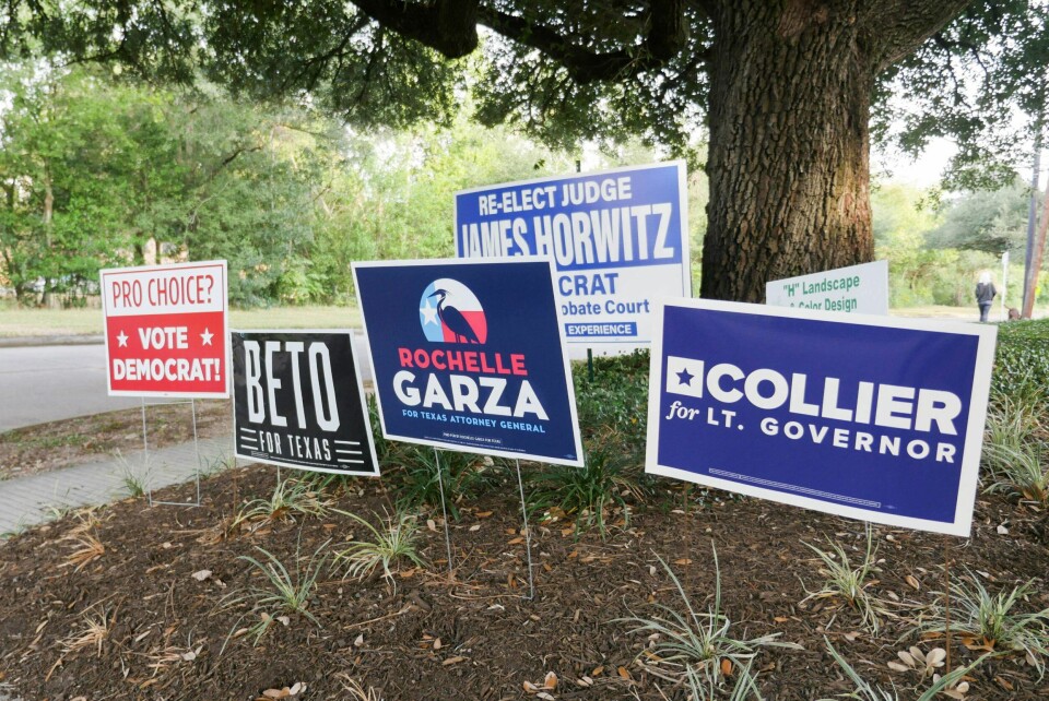 I Harris County, som inkluderer Houston, fikk velgerne stemme én time ekstra, før delstatens Høyesterett grep inn og erklærte stemmene for ugyldige. I Harris County, som inkluderer Houston, fikk velgerne stemme én time ekstra, før delstatens Høyesterett grep inn og erklærte stemmene for ugyldige.