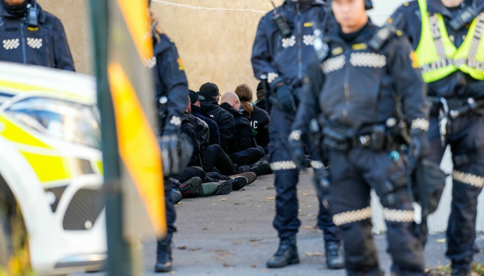 30–40 demonstranter er anholdt under en nynazistdemonstrasjon i Oslo lørdag ettermiddag. 30–40 demonstranter er anholdt under en nynazistdemonstrasjon i Oslo lørdag ettermiddag. Foto: Javad Parsa / NTB