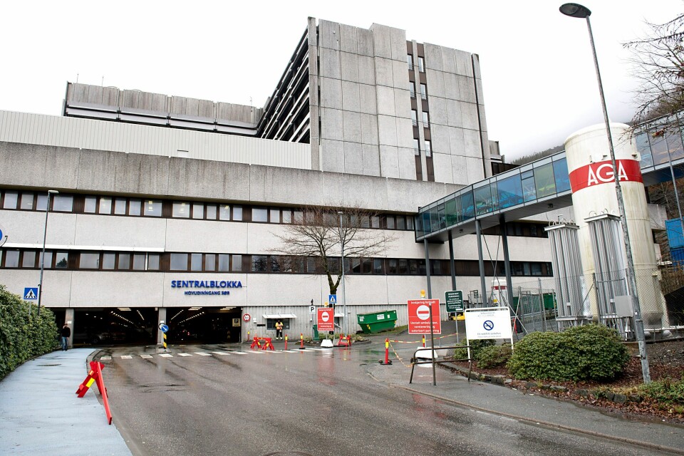 Haukeland sykehus får kraftig refs fra Helsetilsynet etter den katastrofale kreftstudien. Sentralblokka på Haukeland universitetssykehus.