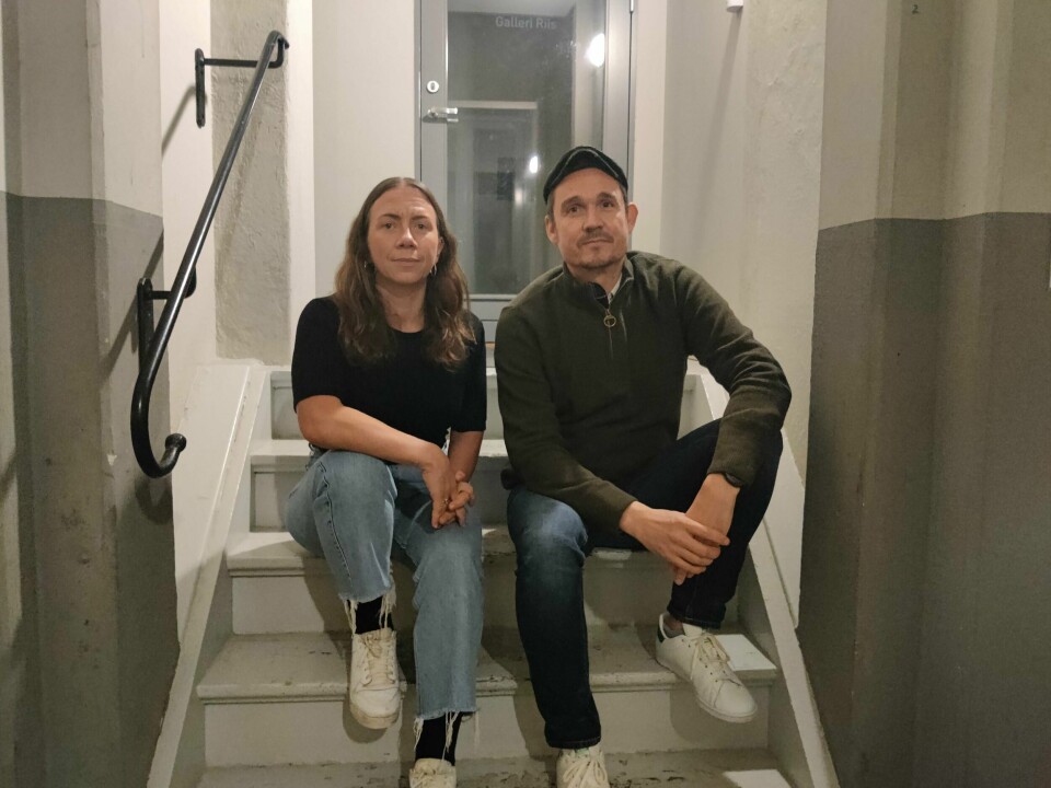 Ylva Holm Torsteinson og Thomas Valås fikk hvert sitt forelegg på 13.500 for å ikke ha etterkommet politiets anmodninger under en motdemonstrasjon mot Sian for 2 år siden. De aksepterer ikke boten og denne uka havner saken i rettssalen. Ylva Holm Torsteinson og Thomas Valås fikk hvert sitt forelegg på 13.500 for å ikke ha etterkommet politiets anmodninger under en motdemonstrasjon mot Sian for 2 år siden. De aksepterer ikke boten og denne uka havner saken i rettssalen.