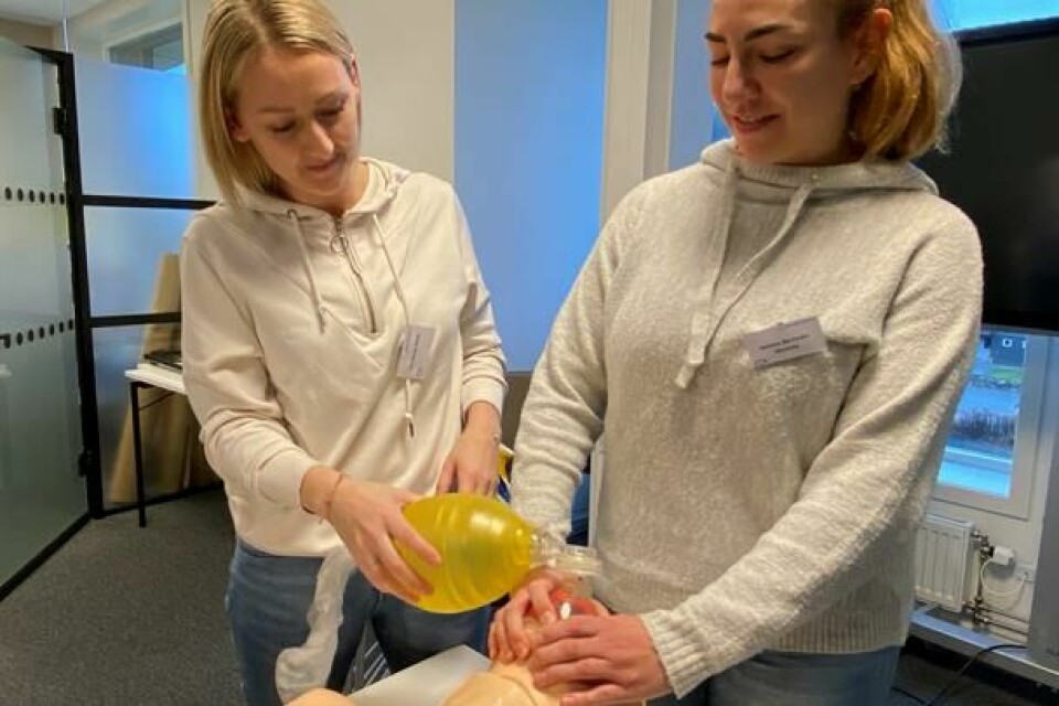 Frie luftveier må alltid sjekkes først. Frie luftveier må alltid sjekkes først.