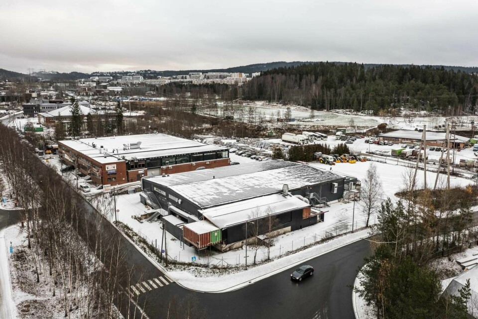 TOMTA: Politikere varslet i fjor at de ønsket å stanse Islam Nets planer om moské og aktivitetssenter i Oslo. Nå er organisasjonen i gang med oppussingen av eiendommen til over 63 millioner kroner. De nødvendige tillatelsene for å ta i bruk eksisterende bygg har de hatt på plass fra dag én, mener de. Islam Nets bygg
