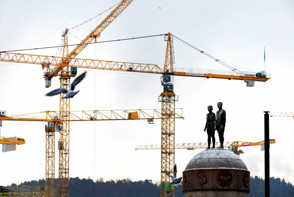 Nå behøver ikke nye boliganlegg i Oslo å sørge for parkeringsplasser, har byrådet bestemt. Den nye regelen vil ikke gjelde i småhusområdene per nå. Nå behøver ikke nye boliganlegg i Oslo å sørge for parkeringsplasser, har byrådet bestemt. Den nye regelen vil ikke gjelde i småhusområdene per nå.Foto: Gorm Kallestad / NTB