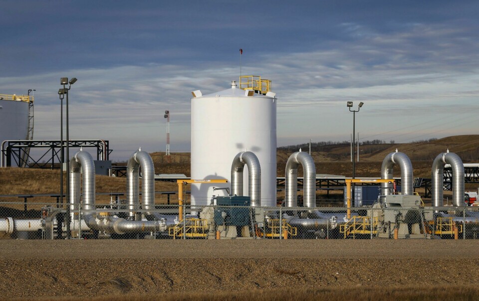 Oljeindustrien er svært viktig for Alberta, som har vedtatt en lov som provinsregjeringen mener gir dem rett til å se bort fra føderale regler de ikke liker, for eksempel tiltak for å kutte i CO2-utslippene. Illustrasjonsfoto: Oljeindustrien er svært viktig for Alberta, som har vedtatt en lov som provinsregjeringen mener gir dem rett til å se bort fra føderale regler de ikke liker, for eksempel tiltak for å kutte i CO2-utslippene. Illustrasjonsfoto: Jeff McIntosh / The Canadian Press / AP / NTB