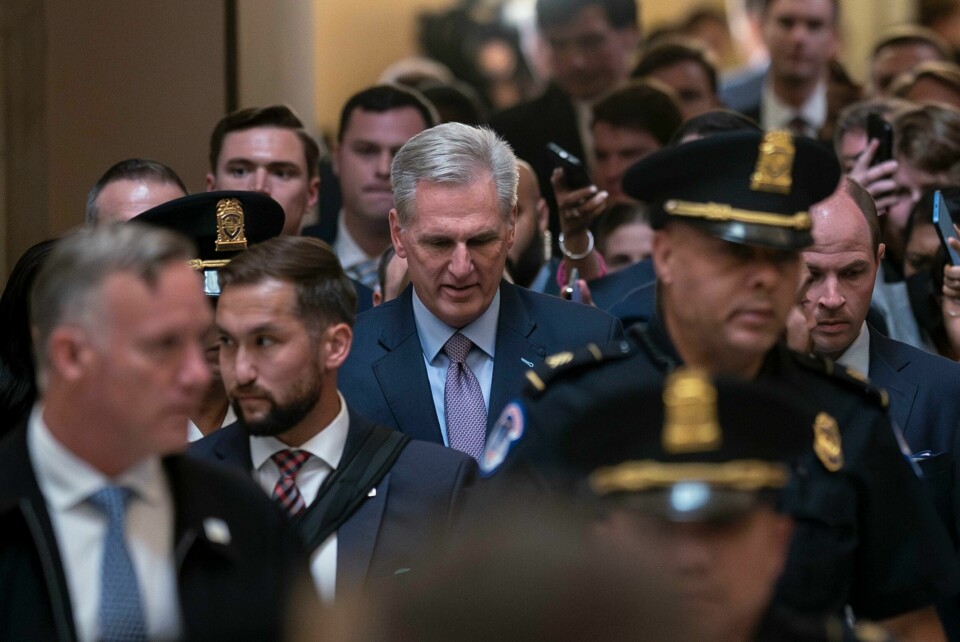 Republikanske Kevin McCarthy fikk tommelen ned fra åtte av sine partifeller og samtlige demokrater i Representantenes hus tirsdag. Dermed ble han avsatt som speaker. Republikanske Kevin McCarthy fikk tommelen ned fra åtte av sine partifeller og samtlige demokrater i Representantenes hus tirsdag. Dermed ble han avsatt som speaker. Foto: J. Scott Applewhite / AP / NTB