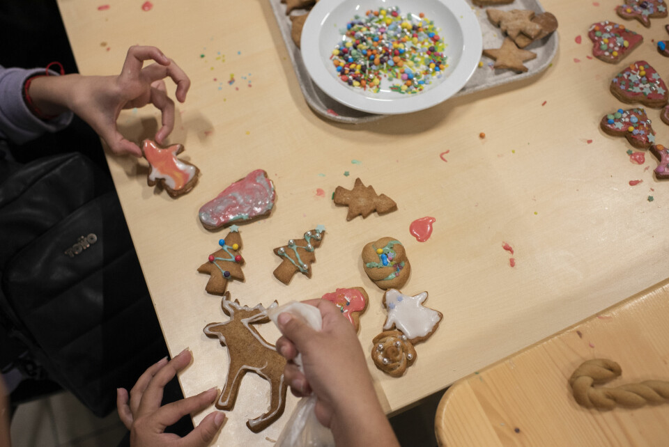 Pepperkakebaking er noe av det som har stått på kalenderen til Nasjonalt ankomstsenter denne adventstiden. Pepperkakebaking er noe av det som har stått på kalenderen på Nasjonalt ankomstsenter denne adventstiden.