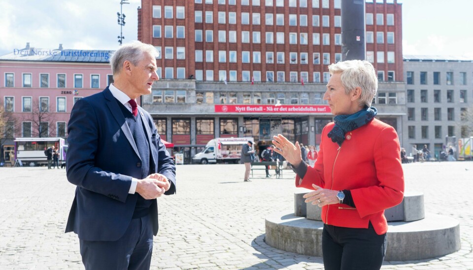 LO-leder Peggy Hessen Følsvik og statsminister Jonas Gahr Støre leder an i det det langvarige arbeidet mot fattigdom. – Fattigdommen som nå kommer til syne, krever en langtidsplan med tiltak på flere områder – ikke minst i arbeidslivet, skriver vår kommentator. .