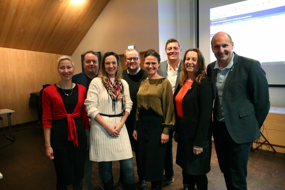 Flertallspartiene i Stavanger la fram sitt budsjett i november. F.v. Sara Mauland (R), Frode Myrhol (FP), Daria Maria Szymaniuk (MDG), Eirik Faret Sakariassen (SV), Kari Nessa Nordtun (Ap), Dag Mossige (Ap), Dagny Sunnanå Hausken (Sp) og Bjarne Kvadsheim (Sp). Flertallspartiene i Stavanger la fram sitt budsjett i november. F.v. Sara Mauland (R), Frode Myrhol (FP), Daria Maria Szymaniuk (MDG), Eirik Faret Sakariassen (SV), Kari Nessa Nordtun (Ap), Dag Mossige (Ap), Dagny Sunnanå Hausken (Sp) og Bjarne Kvadsheim (Sp).
